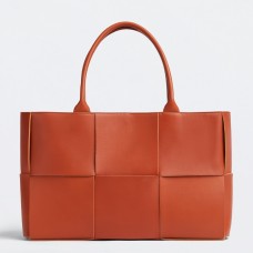 Bottega Veneta Arco Medium Tote In Maple Intrecciato Lambskin